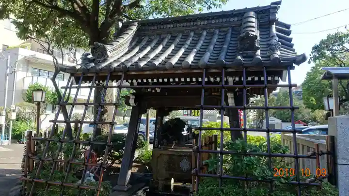 白山神社の手水舎