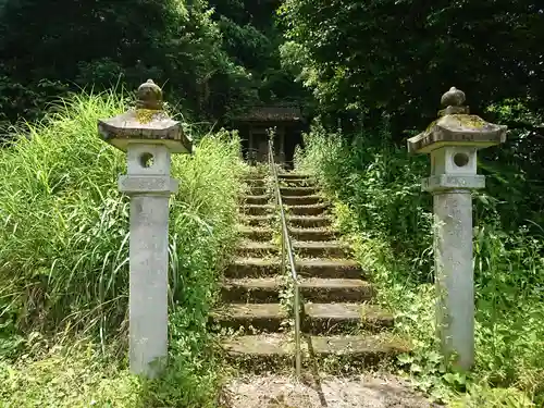 神明神社（村国）の建物その他