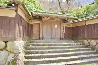光明寺瑠璃光院の山門・神門