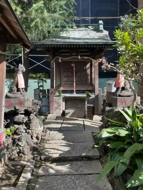 三峯神社の{uncategorized: "未分類", other: "その他", undefined: "問題あり", building: "その他建物", grave: "お墓", sacred_gate: "鳥居", guardian: "狛犬", statue: "像", buddha: "仏像", history: "歴史", nature: "自然", garden: "庭園", animal: "動物", pagoda: "塔", temizu: "手水舎", mountain_gate: "山門・神門", sanctuary: "本殿・本堂", subordinate: "末社・摂社", art: "芸術", scenery: "景色", jizo: "地蔵", ema: "絵馬", goshuin: "御朱印", omikuji: "おみくじ", items: "授与品その他", amulet: "お守り", goshuincho: "御朱印帳", eats: "食事", festival: "お祭り", votive_dance: "神楽", shichigosan: "七五三参", wedding: "結婚式", experience: "体験その他", initially: "初詣", around: "周辺", anti_infection: "感染症対策"}