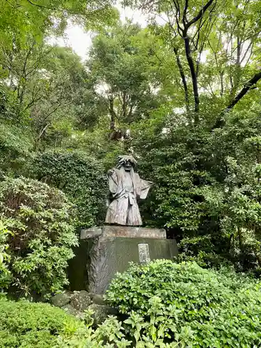 寒川神社の像