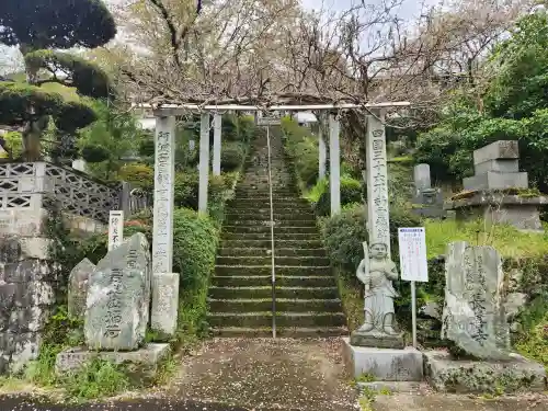 長善寺の{uncategorized: "未分類", other: "その他", undefined: "問題あり", building: "その他建物", grave: "お墓", sacred_gate: "鳥居", guardian: "狛犬", statue: "像", buddha: "仏像", history: "歴史", nature: "自然", garden: "庭園", animal: "動物", pagoda: "塔", temizu: "手水舎", mountain_gate: "山門・神門", sanctuary: "本殿・本堂", subordinate: "末社・摂社", art: "芸術", scenery: "景色", jizo: "地蔵", ema: "絵馬", goshuin: "御朱印", omikuji: "おみくじ", items: "授与品その他", amulet: "お守り", goshuincho: "御朱印帳", eats: "食事", festival: "お祭り", votive_dance: "神楽", shichigosan: "七五三参", wedding: "結婚式", experience: "体験その他", initially: "初詣", around: "周辺", anti_infection: "感染症対策"}