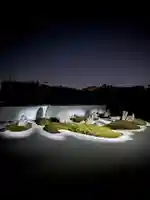 年に一度の夜間拝観です。静寂に包まれるお庭をゆっくりとご覧ください。