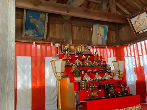 山﨑八幡宮の{uncategorized: "未分類", other: "その他", undefined: "問題あり", building: "その他建物", grave: "お墓", sacred_gate: "鳥居", guardian: "狛犬", statue: "像", buddha: "仏像", history: "歴史", nature: "自然", garden: "庭園", animal: "動物", pagoda: "塔", temizu: "手水舎", mountain_gate: "山門・神門", sanctuary: "本殿・本堂", subordinate: "末社・摂社", art: "芸術", scenery: "景色", jizo: "地蔵", ema: "絵馬", goshuin: "御朱印", omikuji: "おみくじ", items: "授与品その他", amulet: "お守り", goshuincho: "御朱印帳", eats: "食事", festival: "お祭り", votive_dance: "神楽", shichigosan: "七五三参", wedding: "結婚式", experience: "体験その他", initially: "初詣", around: "周辺", anti_infection: "感染症対策"}