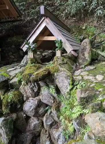 閼伽井不動(奈良県)