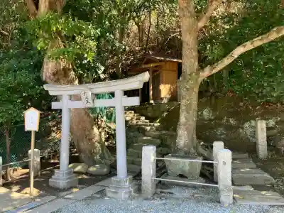 小動神社の{uncategorized: "未分類", other: "その他", undefined: "問題あり", building: "その他建物", grave: "お墓", sacred_gate: "鳥居", guardian: "狛犬", statue: "像", buddha: "仏像", history: "歴史", nature: "自然", garden: "庭園", animal: "動物", pagoda: "塔", temizu: "手水舎", mountain_gate: "山門・神門", sanctuary: "本殿・本堂", subordinate: "末社・摂社", art: "芸術", scenery: "景色", jizo: "地蔵", ema: "絵馬", goshuin: "御朱印", omikuji: "おみくじ", items: "授与品その他", amulet: "お守り", goshuincho: "御朱印帳", eats: "食事", festival: "お祭り", votive_dance: "神楽", shichigosan: "七五三参", wedding: "結婚式", experience: "体験その他", initially: "初詣", around: "周辺", anti_infection: "感染症対策"}