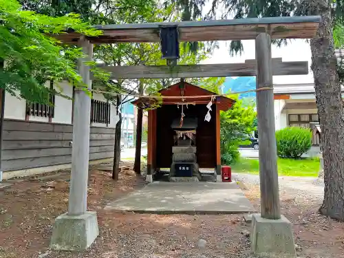 水上布奈山神社の末社