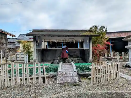 稲荷神社（日野町）の手水舎