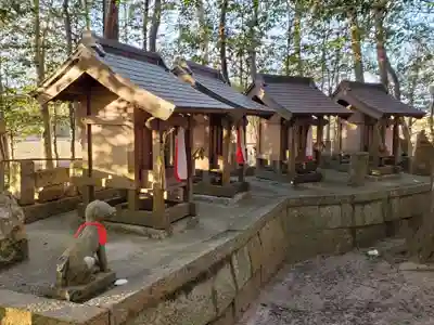 鳴岡稲荷神社の末社・摂社
