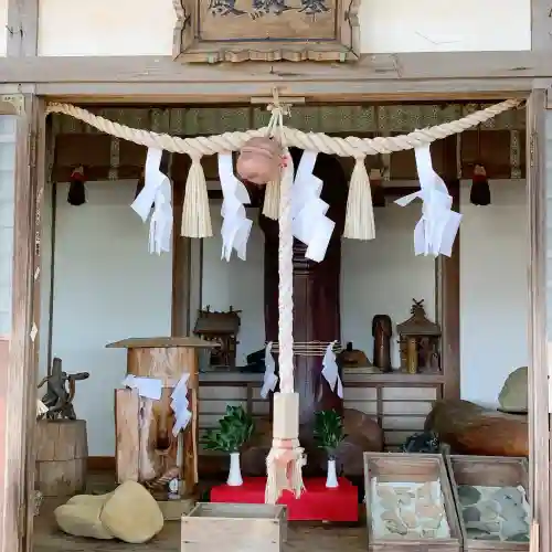 歓喜神社の{uncategorized: "未分類", other: "その他", undefined: "問題あり", building: "その他建物", grave: "お墓", sacred_gate: "鳥居", guardian: "狛犬", statue: "像", buddha: "仏像", history: "歴史", nature: "自然", garden: "庭園", animal: "動物", pagoda: "塔", temizu: "手水舎", mountain_gate: "山門・神門", sanctuary: "本殿・本堂", subordinate: "末社・摂社", art: "芸術", scenery: "景色", jizo: "地蔵", ema: "絵馬", goshuin: "御朱印", omikuji: "おみくじ", items: "授与品その他", amulet: "お守り", goshuincho: "御朱印帳", eats: "食事", festival: "お祭り", votive_dance: "神楽", shichigosan: "七五三参", wedding: "結婚式", experience: "体験その他", initially: "初詣", around: "周辺", anti_infection: "感染症対策"}