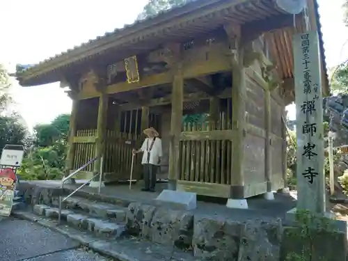 禅師峰寺の山門