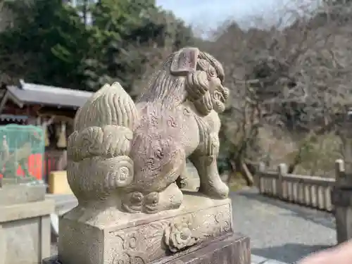 出世稲荷神社の狛犬