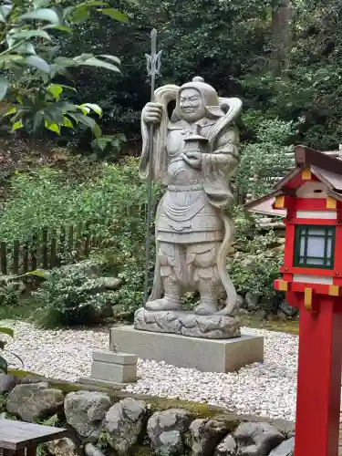 御髪神社の像