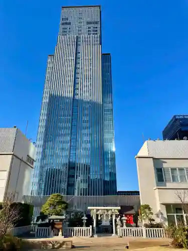 三囲神社（三圍神社）日本橋摂社の{uncategorized: "未分類", other: "その他", undefined: "問題あり", building: "その他建物", grave: "お墓", sacred_gate: "鳥居", guardian: "狛犬", statue: "像", buddha: "仏像", history: "歴史", nature: "自然", garden: "庭園", animal: "動物", pagoda: "塔", temizu: "手水舎", mountain_gate: "山門・神門", sanctuary: "本殿・本堂", subordinate: "末社・摂社", art: "芸術", scenery: "景色", jizo: "地蔵", ema: "絵馬", goshuin: "御朱印", omikuji: "おみくじ", items: "授与品その他", amulet: "お守り", goshuincho: "御朱印帳", eats: "食事", festival: "お祭り", votive_dance: "神楽", shichigosan: "七五三参", wedding: "結婚式", experience: "体験その他", initially: "初詣", around: "周辺", anti_infection: "感染症対策"}