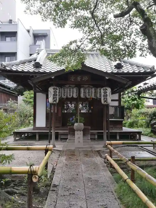 出町妙音堂の本殿・本堂