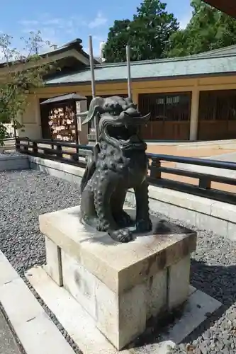 三重縣護國神社の狛犬