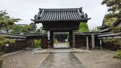 妙華寺の山門