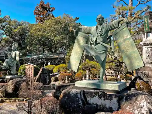 大井神社の像