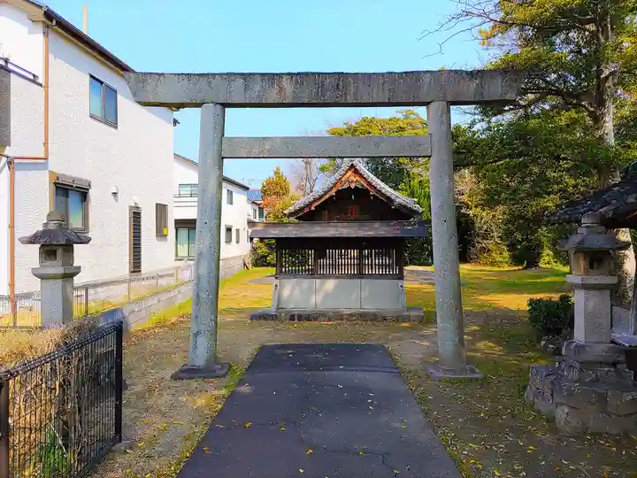 子安神明社(大留町6)の鳥居
