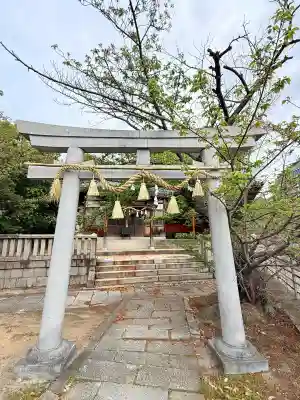 熊野神社の{uncategorized: "未分類", other: "その他", undefined: "問題あり", building: "その他建物", grave: "お墓", sacred_gate: "鳥居", guardian: "狛犬", statue: "像", buddha: "仏像", history: "歴史", nature: "自然", garden: "庭園", animal: "動物", pagoda: "塔", temizu: "手水舎", mountain_gate: "山門・神門", sanctuary: "本殿・本堂", subordinate: "末社・摂社", art: "芸術", scenery: "景色", jizo: "地蔵", ema: "絵馬", goshuin: "御朱印", omikuji: "おみくじ", items: "授与品その他", amulet: "お守り", goshuincho: "御朱印帳", eats: "食事", festival: "お祭り", votive_dance: "神楽", shichigosan: "七五三参", wedding: "結婚式", experience: "体験その他", initially: "初詣", around: "周辺", anti_infection: "感染症対策"}