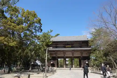 東大寺法華堂（三月堂）の山門