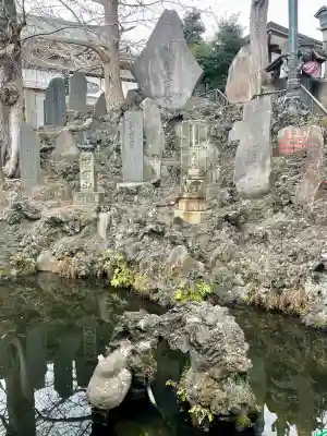 成田山新勝寺の{uncategorized: "未分類", other: "その他", undefined: "問題あり", building: "その他建物", grave: "お墓", sacred_gate: "鳥居", guardian: "狛犬", statue: "像", buddha: "仏像", history: "歴史", nature: "自然", garden: "庭園", animal: "動物", pagoda: "塔", temizu: "手水舎", mountain_gate: "山門・神門", sanctuary: "本殿・本堂", subordinate: "末社・摂社", art: "芸術", scenery: "景色", jizo: "地蔵", ema: "絵馬", goshuin: "御朱印", omikuji: "おみくじ", items: "授与品その他", amulet: "お守り", goshuincho: "御朱印帳", eats: "食事", festival: "お祭り", votive_dance: "神楽", shichigosan: "七五三参", wedding: "結婚式", experience: "体験その他", initially: "初詣", around: "周辺", anti_infection: "感染症対策"}