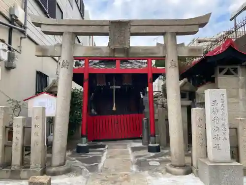 玉菊稲荷神社の{uncategorized: "未分類", other: "その他", undefined: "問題あり", building: "その他建物", grave: "お墓", sacred_gate: "鳥居", guardian: "狛犬", statue: "像", buddha: "仏像", history: "歴史", nature: "自然", garden: "庭園", animal: "動物", pagoda: "塔", temizu: "手水舎", mountain_gate: "山門・神門", sanctuary: "本殿・本堂", subordinate: "末社・摂社", art: "芸術", scenery: "景色", jizo: "地蔵", ema: "絵馬", goshuin: "御朱印", omikuji: "おみくじ", items: "授与品その他", amulet: "お守り", goshuincho: "御朱印帳", eats: "食事", festival: "お祭り", votive_dance: "神楽", shichigosan: "七五三参", wedding: "結婚式", experience: "体験その他", initially: "初詣", around: "周辺", anti_infection: "感染症対策"}