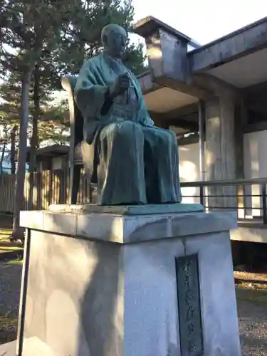 福井神社の像