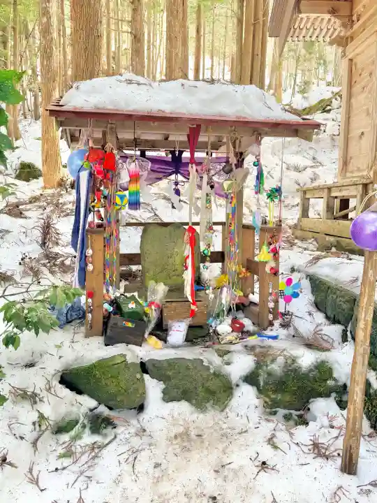 早池峯神社の{uncategorized: "未分類", other: "その他", undefined: "問題あり", building: "その他建物", grave: "お墓", sacred_gate: "鳥居", guardian: "狛犬", statue: "像", buddha: "仏像", history: "歴史", nature: "自然", garden: "庭園", animal: "動物", pagoda: "塔", temizu: "手水舎", mountain_gate: "山門・神門", sanctuary: "本殿・本堂", subordinate: "末社・摂社", art: "芸術", scenery: "景色", jizo: "地蔵", ema: "絵馬", goshuin: "御朱印", omikuji: "おみくじ", items: "授与品その他", amulet: "お守り", goshuincho: "御朱印帳", eats: "食事", festival: "お祭り", votive_dance: "神楽", shichigosan: "七五三参", wedding: "結婚式", experience: "体験その他", initially: "初詣", around: "周辺", anti_infection: "感染症対策"}