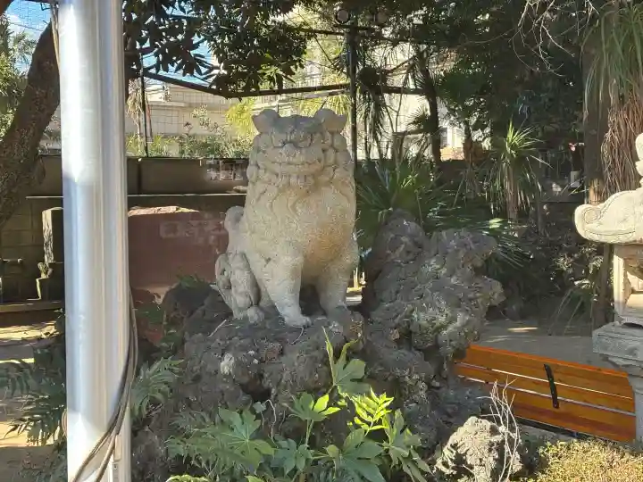 柏諏訪神社の{uncategorized: "未分類", other: "その他", undefined: "問題あり", building: "その他建物", grave: "お墓", sacred_gate: "鳥居", guardian: "狛犬", statue: "像", buddha: "仏像", history: "歴史", nature: "自然", garden: "庭園", animal: "動物", pagoda: "塔", temizu: "手水舎", mountain_gate: "山門・神門", sanctuary: "本殿・本堂", subordinate: "末社・摂社", art: "芸術", scenery: "景色", jizo: "地蔵", ema: "絵馬", goshuin: "御朱印", omikuji: "おみくじ", items: "授与品その他", amulet: "お守り", goshuincho: "御朱印帳", eats: "食事", festival: "お祭り", votive_dance: "神楽", shichigosan: "七五三参", wedding: "結婚式", experience: "体験その他", initially: "初詣", around: "周辺", anti_infection: "感染症対策"}