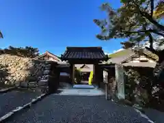 実光院の山門