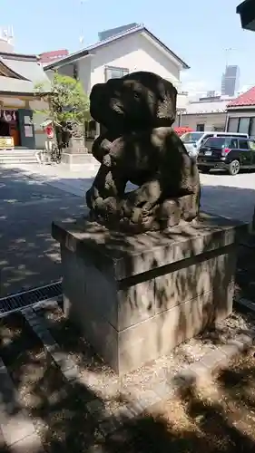 穏田神社の狛犬