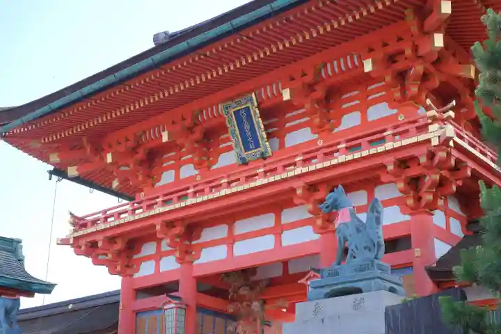 伏見稲荷大社の山門・神門