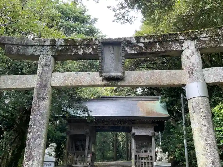 倭文神社の{uncategorized: "未分類", other: "その他", undefined: "問題あり", building: "その他建物", grave: "お墓", sacred_gate: "鳥居", guardian: "狛犬", statue: "像", buddha: "仏像", history: "歴史", nature: "自然", garden: "庭園", animal: "動物", pagoda: "塔", temizu: "手水舎", mountain_gate: "山門・神門", sanctuary: "本殿・本堂", subordinate: "末社・摂社", art: "芸術", scenery: "景色", jizo: "地蔵", ema: "絵馬", goshuin: "御朱印", omikuji: "おみくじ", items: "授与品その他", amulet: "お守り", goshuincho: "御朱印帳", eats: "食事", festival: "お祭り", votive_dance: "神楽", shichigosan: "七五三参", wedding: "結婚式", experience: "体験その他", initially: "初詣", around: "周辺", anti_infection: "感染症対策"}