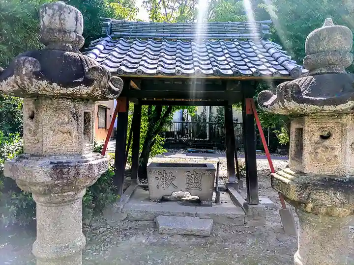 神明社の手水舎