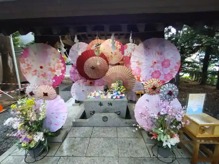 札幌諏訪神社の{uncategorized: "未分類", other: "その他", undefined: "問題あり", building: "その他建物", grave: "お墓", sacred_gate: "鳥居", guardian: "狛犬", statue: "像", buddha: "仏像", history: "歴史", nature: "自然", garden: "庭園", animal: "動物", pagoda: "塔", temizu: "手水舎", mountain_gate: "山門・神門", sanctuary: "本殿・本堂", subordinate: "末社・摂社", art: "芸術", scenery: "景色", jizo: "地蔵", ema: "絵馬", goshuin: "御朱印", omikuji: "おみくじ", items: "授与品その他", amulet: "お守り", goshuincho: "御朱印帳", eats: "食事", festival: "お祭り", votive_dance: "神楽", shichigosan: "七五三参", wedding: "結婚式", experience: "体験その他", initially: "初詣", around: "周辺", anti_infection: "感染症対策"}