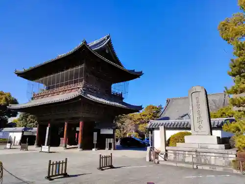 建中寺の山門