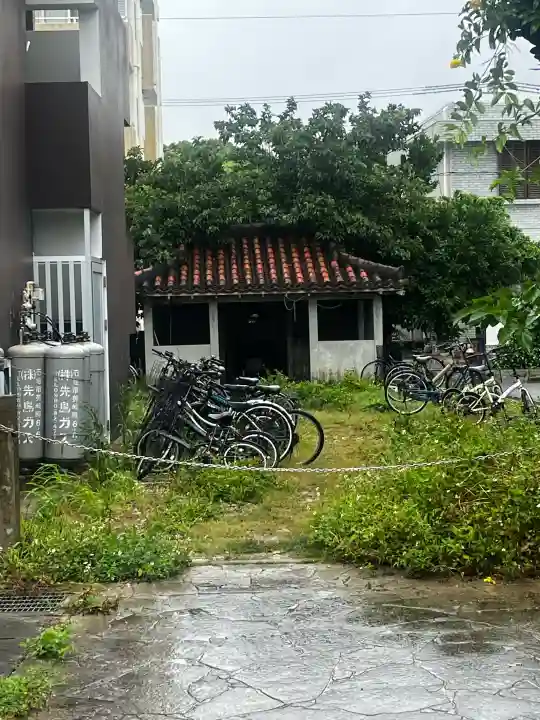 真泊嶽の{uncategorized: "未分類", other: "その他", undefined: "問題あり", building: "その他建物", grave: "お墓", sacred_gate: "鳥居", guardian: "狛犬", statue: "像", buddha: "仏像", history: "歴史", nature: "自然", garden: "庭園", animal: "動物", pagoda: "塔", temizu: "手水舎", mountain_gate: "山門・神門", sanctuary: "本殿・本堂", subordinate: "末社・摂社", art: "芸術", scenery: "景色", jizo: "地蔵", ema: "絵馬", goshuin: "御朱印", omikuji: "おみくじ", items: "授与品その他", amulet: "お守り", goshuincho: "御朱印帳", eats: "食事", festival: "お祭り", votive_dance: "神楽", shichigosan: "七五三参", wedding: "結婚式", experience: "体験その他", initially: "初詣", around: "周辺", anti_infection: "感染症対策"}