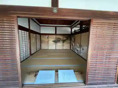 仁和寺の{uncategorized: "未分類", other: "その他", undefined: "問題あり", building: "その他建物", grave: "お墓", sacred_gate: "鳥居", guardian: "狛犬", statue: "像", buddha: "仏像", history: "歴史", nature: "自然", garden: "庭園", animal: "動物", pagoda: "塔", temizu: "手水舎", mountain_gate: "山門・神門", sanctuary: "本殿・本堂", subordinate: "末社・摂社", art: "芸術", scenery: "景色", jizo: "地蔵", ema: "絵馬", goshuin: "御朱印", omikuji: "おみくじ", items: "授与品その他", amulet: "お守り", goshuincho: "御朱印帳", eats: "食事", festival: "お祭り", votive_dance: "神楽", shichigosan: "七五三参", wedding: "結婚式", experience: "体験その他", initially: "初詣", around: "周辺", anti_infection: "感染症対策"}