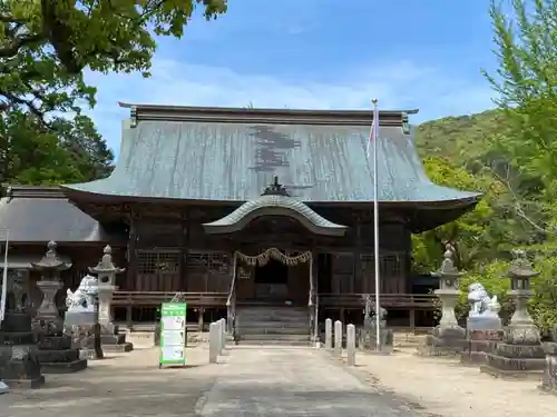 與止日女神社の本殿・本堂