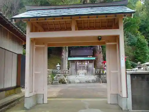 烏止野神社の山門・神門