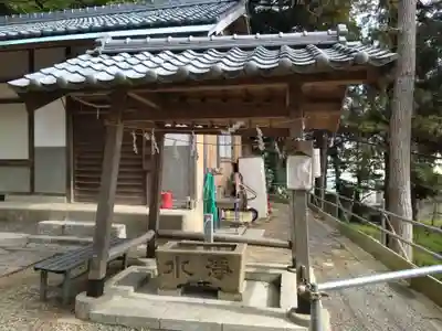 進雄神社（国府町）の手水舎