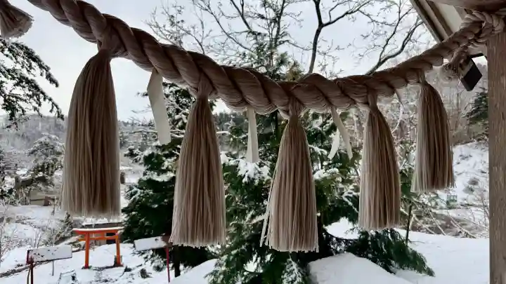 湯倉神社の{uncategorized: "未分類", other: "その他", undefined: "問題あり", building: "その他建物", grave: "お墓", sacred_gate: "鳥居", guardian: "狛犬", statue: "像", buddha: "仏像", history: "歴史", nature: "自然", garden: "庭園", animal: "動物", pagoda: "塔", temizu: "手水舎", mountain_gate: "山門・神門", sanctuary: "本殿・本堂", subordinate: "末社・摂社", art: "芸術", scenery: "景色", jizo: "地蔵", ema: "絵馬", goshuin: "御朱印", omikuji: "おみくじ", items: "授与品その他", amulet: "お守り", goshuincho: "御朱印帳", eats: "食事", festival: "お祭り", votive_dance: "神楽", shichigosan: "七五三参", wedding: "結婚式", experience: "体験その他", initially: "初詣", around: "周辺", anti_infection: "感染症対策"}