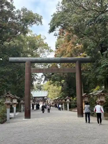 宮崎神宮の{uncategorized: "未分類", other: "その他", undefined: "問題あり", building: "その他建物", grave: "お墓", sacred_gate: "鳥居", guardian: "狛犬", statue: "像", buddha: "仏像", history: "歴史", nature: "自然", garden: "庭園", animal: "動物", pagoda: "塔", temizu: "手水舎", mountain_gate: "山門・神門", sanctuary: "本殿・本堂", subordinate: "末社・摂社", art: "芸術", scenery: "景色", jizo: "地蔵", ema: "絵馬", goshuin: "御朱印", omikuji: "おみくじ", items: "授与品その他", amulet: "お守り", goshuincho: "御朱印帳", eats: "食事", festival: "お祭り", votive_dance: "神楽", shichigosan: "七五三参", wedding: "結婚式", experience: "体験その他", initially: "初詣", around: "周辺", anti_infection: "感染症対策"}