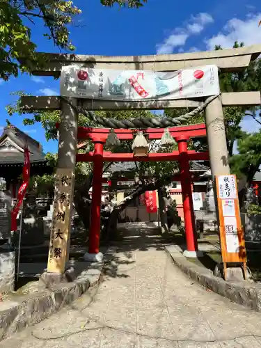 湊稲荷神社の{uncategorized: "未分類", other: "その他", undefined: "問題あり", building: "その他建物", grave: "お墓", sacred_gate: "鳥居", guardian: "狛犬", statue: "像", buddha: "仏像", history: "歴史", nature: "自然", garden: "庭園", animal: "動物", pagoda: "塔", temizu: "手水舎", mountain_gate: "山門・神門", sanctuary: "本殿・本堂", subordinate: "末社・摂社", art: "芸術", scenery: "景色", jizo: "地蔵", ema: "絵馬", goshuin: "御朱印", omikuji: "おみくじ", items: "授与品その他", amulet: "お守り", goshuincho: "御朱印帳", eats: "食事", festival: "お祭り", votive_dance: "神楽", shichigosan: "七五三参", wedding: "結婚式", experience: "体験その他", initially: "初詣", around: "周辺", anti_infection: "感染症対策"}