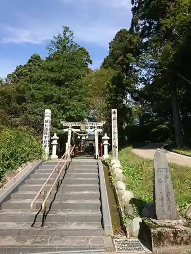 倶利迦羅不動寺山頂本堂の鳥居