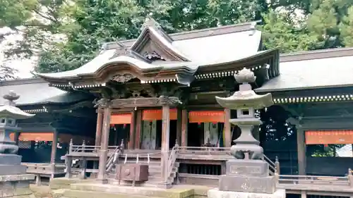 諏訪護国神社の本殿