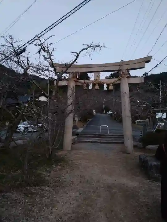 古熊神社の{uncategorized: "未分類", other: "その他", undefined: "問題あり", building: "その他建物", grave: "お墓", sacred_gate: "鳥居", guardian: "狛犬", statue: "像", buddha: "仏像", history: "歴史", nature: "自然", garden: "庭園", animal: "動物", pagoda: "塔", temizu: "手水舎", mountain_gate: "山門・神門", sanctuary: "本殿・本堂", subordinate: "末社・摂社", art: "芸術", scenery: "景色", jizo: "地蔵", ema: "絵馬", goshuin: "御朱印", omikuji: "おみくじ", items: "授与品その他", amulet: "お守り", goshuincho: "御朱印帳", eats: "食事", festival: "お祭り", votive_dance: "神楽", shichigosan: "七五三参", wedding: "結婚式", experience: "体験その他", initially: "初詣", around: "周辺", anti_infection: "感染症対策"}
