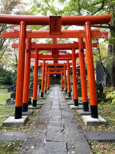 与次郎稲荷神社の鳥居