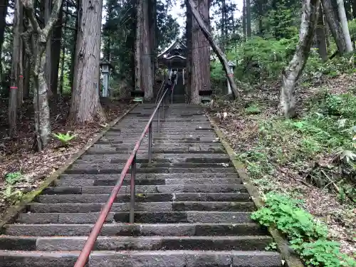 戸隠神社宝光社の{uncategorized: "未分類", other: "その他", undefined: "問題あり", building: "その他建物", grave: "お墓", sacred_gate: "鳥居", guardian: "狛犬", statue: "像", buddha: "仏像", history: "歴史", nature: "自然", garden: "庭園", animal: "動物", pagoda: "塔", temizu: "手水舎", mountain_gate: "山門・神門", sanctuary: "本殿・本堂", subordinate: "末社・摂社", art: "芸術", scenery: "景色", jizo: "地蔵", ema: "絵馬", goshuin: "御朱印", omikuji: "おみくじ", items: "授与品その他", amulet: "お守り", goshuincho: "御朱印帳", eats: "食事", festival: "お祭り", votive_dance: "神楽", shichigosan: "七五三参", wedding: "結婚式", experience: "体験その他", initially: "初詣", around: "周辺", anti_infection: "感染症対策"}